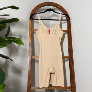 SPANX Thinstincts SMALL Open Bust Mid Thigh Bodysuit in Soft Nude
